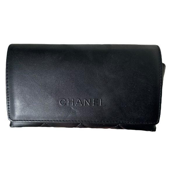 Authentic CHANEL Large Quilted Leather Oversized Sunglasses Case - Picture 4 of 13